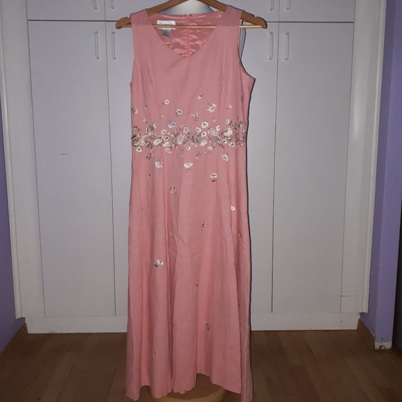 NWT Stunning embroidered Linen Mix Dress - Picture 2 of 6